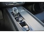 Volvo XC60 T6 Recharge AWD Plus Dark - Panorama/schuifdak - IntelliSafe Assist & Surround - 360º Camera - Harman Kardon audio - Adaptieve LED koplampen - Verwarmde voorstoelen, stuur & achterbank - Parkeersensoren voor & achter - Elektr. bedienb. voorstoelen met geheugen - Draadloze tel. lader - Extra getint glas - 19' LMV