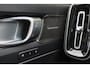 Volvo XC40 B4 Plus Dark - IntelliSafe Assist & Surround - Harman Kardon audio - Adaptieve LED koplampen - Verwarmde voorstoelen & stuur - Parkeersensoren voor & achter - Elektr. bedienb. voorstoelen met geheugen links - Draadloze tel. lader - Elektr. inklapbare trekhaak - 19' LMV