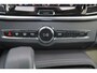 Volvo V90 T6 Recharge AWD Plus Dark - Panorama/schuifdak - IntelliSafe Assist & Surround - 360º Camera - Harman Kardon audio - Verwarmde voorstoelen, stuur & achterbank - Parkeersensoren voor & achter - Elektr. bedienb. voorstoelen met geheugen - Head up display - Draadloze tel. lader - Extra getint glas - 19' LMV