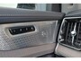 Volvo XC90 T8 Recharge AWD Plus Dark - IntelliSafe Assist & Surround - Panorama/schuifdak - Luchtvering - 360º Camera - Bowers & Wilkins audio - Adaptieve LED koplampen - Verwarmde voorstoelen, stuur & achterbank - Parkeersensoren voor & achter - Elektr. bedienb. voorstoelen met geheugen - Extra getint glas - Draadloze tel. lader - Elektr. inklapbare trekhaak - 21' LMV