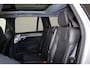 Volvo XC90 T8 Recharge AWD Plus Dark - IntelliSafe Assist & Surround - Panorama/schuifdak - Luchtvering - 360º Camera - Bowers & Wilkins audio - Adaptieve LED koplampen - Verwarmde voorstoelen, stuur & achterbank - Parkeersensoren voor & achter - Elektr. bedienb. voorstoelen met geheugen - Extra getint glas - Draadloze tel. lader - Elektr. inklapbare trekhaak - 21' LMV