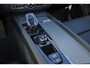 Volvo XC60 T6 Recharge AWD Ultra Black Edition - Panorama/schuifdak - Luchtvering - IntelliSafe Assist & Surround - 360º Camera - Bowers & Wilkins audio - Adaptieve LED koplampen - Verwarmde voorstoelen, stuur & achterbank - Parkeersensoren voor & achter - Elektr. bedienb. voorstoelen met geheugen - Head up display - Draadloze tel. lader - Extra getint glas - Elektr. inklapbare trekhaak - 21' LMV