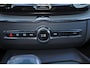 Volvo XC60 T6 Recharge AWD Ultra Black Edition - Panorama/schuifdak - Luchtvering - IntelliSafe Assist & Surround - 360º Camera - Bowers & Wilkins audio - Adaptieve LED koplampen - Verwarmde voorstoelen, stuur & achterbank - Parkeersensoren voor & achter - Elektr. bedienb. voorstoelen met geheugen - Head up display - Draadloze tel. lader - Extra getint glas - Elektr. inklapbare trekhaak - 21' LMV