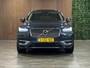 Volvo XC90 T8 AWD Recharge Ultimate Ultra Bright | Luchtvering | Trekhaak | All Season banden | 360 Camera | Head-Up Display | Harman Kardon | 455pk | Adaptieve Cruise Control | Standkachel met Volvo On Call App | Stoelverwarming voor+achter | Stuurwielverwarming | Schuifdak | Full LED Meesturende koplampen | Pilot Assist | BLIS Dode Hoek Detectie | Alcantara hemelbekleding | Lederen zonnekleppen en handgrepen | Elektrische voorstoelen geheugen | Lederen bekleding | Zitting verlenging voorstoelen | Lederen dashboard | 20 Inch | Google Infotainment | Keyless Drive | Privacy Glass | Elektrisch bedienbare achterklep | Geïntegreerd kinderzitje achterin | Geïntegreerde zongordijnen achterportieren | Verlichte instaplijsten | 7-Persoons | 4-Zone Climate Control | DAB Radio | Apple Carplay/Android Auto | Alarm Klasse III | Draadloos telefoon opladen | Volvo On Call met mobiele App functie | Denim Blue Metallic |