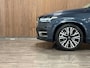 Volvo XC90 T8 AWD Recharge Ultimate Ultra Bright | Luchtvering | Trekhaak | All Season banden | 360 Camera | Head-Up Display | Harman Kardon | 455pk | Adaptieve Cruise Control | Standkachel met Volvo On Call App | Stoelverwarming voor+achter | Stuurwielverwarming | Schuifdak | Full LED Meesturende koplampen | Pilot Assist | BLIS Dode Hoek Detectie | Alcantara hemelbekleding | Lederen zonnekleppen en handgrepen | Elektrische voorstoelen geheugen | Lederen bekleding | Zitting verlenging voorstoelen | Lederen dashboard | 20 Inch | Google Infotainment | Keyless Drive | Privacy Glass | Elektrisch bedienbare achterklep | Geïntegreerd kinderzitje achterin | Geïntegreerde zongordijnen achterportieren | Verlichte instaplijsten | 7-Persoons | 4-Zone Climate Control | DAB Radio | Apple Carplay/Android Auto | Alarm Klasse III | Draadloos telefoon opladen | Volvo On Call met mobiele App functie | Denim Blue Metallic |