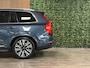 Volvo XC90 T8 AWD Recharge Ultimate Ultra Bright | Luchtvering | Trekhaak | All Season banden | 360 Camera | Head-Up Display | Harman Kardon | 455pk | Adaptieve Cruise Control | Standkachel met Volvo On Call App | Stoelverwarming voor+achter | Stuurwielverwarming | Schuifdak | Full LED Meesturende koplampen | Pilot Assist | BLIS Dode Hoek Detectie | Alcantara hemelbekleding | Lederen zonnekleppen en handgrepen | Elektrische voorstoelen geheugen | Lederen bekleding | Zitting verlenging voorstoelen | Lederen dashboard | 20 Inch | Google Infotainment | Keyless Drive | Privacy Glass | Elektrisch bedienbare achterklep | Geïntegreerd kinderzitje achterin | Geïntegreerde zongordijnen achterportieren | Verlichte instaplijsten | 7-Persoons | 4-Zone Climate Control | DAB Radio | Apple Carplay/Android Auto | Alarm Klasse III | Draadloos telefoon opladen | Volvo On Call met mobiele App functie | Denim Blue Metallic |