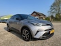 Toyota C-HR / C-HR+ 1.8 Hybrid Bi-Tone Plus JBL | Camera | Leder | Stoel & Stuur VW | A.S. Banden | PDC | Navigatie