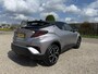 Toyota C-HR / C-HR+ 1.8 Hybrid Bi-Tone Plus JBL | Camera | Leder | Stoel & Stuur VW | A.S. Banden | PDC | Navigatie