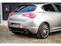 Alfa Romeo Giulietta 1.750 Turbo Veloce | RIJKLAAR! | Clima | Cruise | Navigatie | DAB+ | Grigio Magnesio | PDC | Sportstoelen |