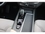 Volvo XC60 T6 Plug-in hybrid AWD Core | Harman Kardon Geluidsinstallatie | Stuurwiel Verwarmbaar | Stoelen voor/achter verwarmbaar | 360 Graden Camera | Adaptieve Cruise Control | Pilot Assist | Extra getinte ramen achter | 19'' Lichtmetalen velgen