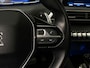 Peugeot 5008 1.2 PureTech Allure Sport 7P(PANORAMADAK,APPLE CARPLAY,NAVI,CAMERA,360 VIEW,SFEER VERLICHTING,SPORTSTOELEN,LM VELGEN)