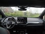Volkswagen ID.4 First Max 77 kWh | Panoramadak | Heads-Up Display | 360 Camera | Trekhaak | Sfeerverlichting |