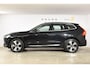 Volvo XC60 T6 350PK Automaat Plug-in Hybrid AWD Plus Bright / Navigatie / Elektrisch glazen schuif-kanteldak / Leren bekleding / Elektrisch verstelbare stoelen met geheugen / Stuur & Stoelverwarming / Achteruitrijcamera / Elektrische achterklep / Cruise control