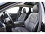 Volvo XC60 T6 350PK Automaat Plug-in Hybrid AWD Plus Bright / Navigatie / Elektrisch glazen schuif-kanteldak / Leren bekleding / Elektrisch verstelbare stoelen met geheugen / Stuur & Stoelverwarming / Achteruitrijcamera / Elektrische achterklep / Cruise control
