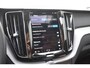 Volvo XC60 T6 350PK Automaat Plug-in Hybrid AWD Plus Bright / Navigatie / Elektrisch glazen schuif-kanteldak / Leren bekleding / Elektrisch verstelbare stoelen met geheugen / Stuur & Stoelverwarming / Achteruitrijcamera / Elektrische achterklep / Cruise control
