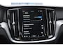 Volvo V60 B4 211PK Automaat Plus Bright / Adaptieve cruise control / BLIS / Elektrische stoelen / stuur - stoelverwarming / elektrische achterklep