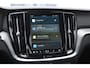 Volvo V60 B4 211PK Automaat Plus Bright / Adaptieve cruise control / BLIS / Elektrische stoelen / stuur - stoelverwarming / elektrische achterklep