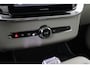 Volvo XC90 T8 Plug-in hybrid Ultra Dark | Bowers&Wilkins | Luchtvering | Massage | 22 Inch | Trekhaak | Head-Up