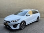 Kia Ceed Sportswagon 1.6 GDI PHEV DynamicLine | Facelift | Camera | Apple CarPlay / Android Auto | Cruise control | Lane assist | DAB | LED | Keyless entry&start | 16 inch velgen | Stoel&stuurverwarming | Volledig dealeronderhouden | Fabrieksgarantie