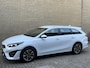 Kia Ceed Sportswagon 1.6 GDI PHEV DynamicLine | Facelift | Camera | Apple CarPlay / Android Auto | Cruise control | Lane assist | DAB | LED | Keyless entry&start | 16 inch velgen | Stoel&stuurverwarming | Volledig dealeronderhouden | Fabrieksgarantie