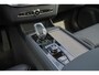 Volvo XC90 T8 Recharge AWD Ultra Dark - Panorama/schuifdak - Luchtvering - IntelliSafe Assist & Surround - 360º Camera - Bowers & Wilkins audio - Adaptieve LED koplampen - Verwarmde voorstoelen, stuur & achterbank - Parkeersensoren voor & achter - Elektr. bedienb. voorstoelen met geheugen - Head up display - Draadloze tel. lader - Extra getint glas - Elektr. inklapbare trekhaak - Massage Stoelen - 21' LMV