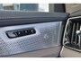 Volvo XC90 T8 Recharge AWD Ultra Dark - Panorama/schuifdak - Luchtvering - IntelliSafe Assist & Surround - 360º Camera - Bowers & Wilkins audio - Adaptieve LED koplampen - Verwarmde voorstoelen, stuur & achterbank - Parkeersensoren voor & achter - Elektr. bedienb. voorstoelen met geheugen - Head up display - Draadloze tel. lader - Extra getint glas - Elektr. inklapbare trekhaak - Massage Stoelen - 21' LMV