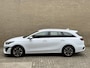 Kia Ceed Sportswagon 1.6 GDI PHEV DynamicPlusLine | Facelift model | Adaptieve cruise | Camera | Navigatie | Apple CarPlay / Android Auto | Keyless entry&start | LED | DAB | Stoel&stuurverwarming | Volledig dealeronderhouden | Fabrieksgarantie