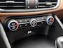 Alfa Romeo Giulia 2.0T Super | Trekhaak | Memory stoelen | PDC |