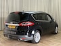 Ford S-Max 2.0 EcoBoost Titanium 7p. Org.NL! / Panoramadak / Afn. Trekhaak / Camera / Navigatie / PDC V&A / Cruise / 17'' LMV