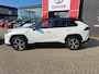 Toyota RAV4 2.5 Plug-in Hybrid AWD Bi-Tone Plus STOEL/STUURWIEL VERWARMING STOELVENTILATIE NAVIGATIE GEHEUGENFUNCTIE BEST.