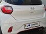 Hyundai i10 1.0 T-GDI N Line 5-zits Handgeschakeld / Fabrieksgarantie tot 11-2028 / Allseason banden / Dealer onderhouden / Stuur-, en Stoel verwarming / Cruise control / Achteruitrijcamera / Apple Carplay Android Auto / Climate control /