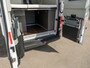 Volkswagen Crafter Grand California XXL 177Pk Automaat (LED KOPLAMPEN, STOELVERWARMING, KEUKEN, CENTRALE VERWARMING, KOELKAST, TOILET, DOUCHE, THULE ZONNESCHERM, FIETSENDRAGER, ZOET WATER)