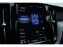 Volvo XC60 T6 Automaat AWD Plus Dark | Panoramadak | Semi-elektrische trekhaak | Verwarmbare voorstoelen en achterbank | 360 Graden Camera | Apple Carplay/Android Auto | Stuurwielverwarming | Adaptieve Cruise Control | Elektrisch Verstelbare Stoelen | Keyless Entry | Stuurwielverwarming