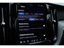 Volvo XC60 T6 Automaat AWD Plus Dark | Panoramadak | Semi-elektrische trekhaak | Verwarmbare voorstoelen en achterbank | 360 Graden Camera | Apple Carplay/Android Auto | Stuurwielverwarming | Adaptieve Cruise Control | Elektrisch Verstelbare Stoelen | Keyless Entry | Stuurwielverwarming