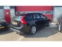 Volvo V60 2.0 D3 Momentum AUTOMAAT / NWE D-RIEM / TREKHAAK /  XENON / STOELVERW / NAVI / CLIMA / PDC / BLUETOOTH / CRUISE