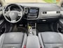 Mitsubishi Outlander 2.0 PHEV Business Ed. Hybrid. Perfect onderhouden, afgestempeld service boek aanwezig.