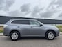 Mitsubishi Outlander 2.0 PHEV Business Ed. Hybrid. Perfect onderhouden, afgestempeld service boek aanwezig.