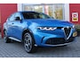 Alfa Romeo Tonale 1.3T 280PK PHEV Ti FULL LED KOPLAMPEN | WBR 18" DIAMOND CUT LICHTMETALEN VELGEN | CLIMATE CONTROL | NAVIGATIE | DRAADLOZE APPLE CARPLAY/ANDROID AUTO | ADAPTIVE CRUISE CONTROL | ELEKTRISCH BEDIENBARE ACHTERKLEP | DRAADLOZE TELEFOONLADER | KEYLESS ENTRY/START | PARKEERSENSOREN VOOR + ACHTER | ACHTERUITRIJ CAMERA |