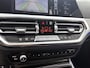 BMW 3-Serie 318i Business Edition | M-SPORT PAKKET | HALF LEDER-ALCANTARA INTERIEUR | ACHTERUITRIJCAMERA | APPLE CARPLAY | ANDROID AUTO | TREKHAAK WEGKLAPBAAR | LED VERLICHTING | INTERIEUR VERLICHTING |