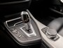BMW 1-Serie 118i M Sport High Executive Automaat (GROOT NAVI, M PAKKET, VIRTUAL COCKPIT, LEDER, STOELVERWARMING, SPORTSTOELEN, GETINT GLAS, PARKEERSENSOREN, NIEUWE APK, NIEUWSTAAT)