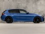 BMW 1-Serie 118i M Sport High Executive Automaat (GROOT NAVI, M PAKKET, VIRTUAL COCKPIT, LEDER, STOELVERWARMING, SPORTSTOELEN, GETINT GLAS, PARKEERSENSOREN, NIEUWE APK, NIEUWSTAAT)