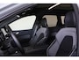 Volvo XC60 T6 Recharge AWD Plus Black Edition - Panorama/schuifdak - IntelliSafe Assist & Surround - 360º Camera - Harman Kardon audio - Adaptieve LED koplampen - Verwarmde voorstoelen, stuur & achterbank - Parkeersensoren voor & achter - Elektr. bedienb. bestuurdersstoel met geheugen - Head up display - Draadloze tel. lader - Extra getint glas - 21' LMV