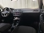 Volkswagen Tiguan 1.5 TSI Life Business Trekhaak Navigatie Parkeersensoren DAB+ Climate Control