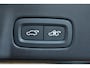 Volvo V90 T8 Plug-in hybrid AWD Ultra Dark | Bowers & Wilkins Premium Audio | Luchtvering | Gelamineerde zijruiten | Semi-Electrische wegklapbare trekhaak | 20" Lichtmetalen velgen | Massage in voorstoelen | Stoelventilatie | Stoelverwarming | 360° Parkeercamera