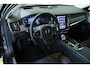 Volvo V90 T8 Plug-in hybrid AWD Ultra Dark | Bowers & Wilkins Premium Audio | Luchtvering | Gelamineerde zijruiten | Semi-Electrische wegklapbare trekhaak | 20" Lichtmetalen velgen | Massage in voorstoelen | Stoelventilatie | Stoelverwarming | 360° Parkeercamera