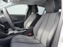 Peugeot e-208 EV Allure Pack 50 kWh Facelift model | 3 fase lader | Apple Android | Navi | Camera | Luxe uitvoering!
