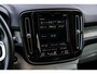 Volvo XC40 2.0 T4 Inscription | Panoramadak | Lederen bekleding | Adaptive cruise control | Stoelverwarming | Climate control | Keyless | Parkeersensoren voor + achter | Achteruitrijcamera | Navigatie | Apple Carplay / Android Auto |