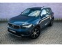 Volvo XC40 2.0 T4 Inscription | Panoramadak | Lederen bekleding | Adaptive cruise control | Stoelverwarming | Climate control | Keyless | Parkeersensoren voor + achter | Achteruitrijcamera | Navigatie | Apple Carplay / Android Auto |