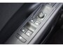 Volkswagen T-Roc Life First Edition | 'App-Connect' draadloze smartphone integratie | Automatische afstandsregeling (Adaptive Cruise Control) | Buitenspiegels elektrisch instel-, verwarm- en inklapbaar