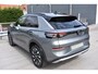 Volkswagen T-Roc Life First Edition | 'App-Connect' draadloze smartphone integratie | Automatische afstandsregeling (Adaptive Cruise Control) | Buitenspiegels elektrisch instel-, verwarm- en inklapbaar